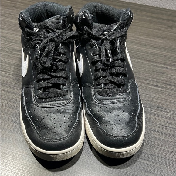 Nike Classic Black and White High-Tops - Picture 1 of 5